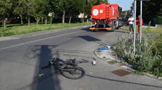 Smrteľná nehoda. Nákladné auto zrazilo v Bratislave bicykel, na ktorom sa viezli dvaja ľudia