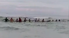 Video, ktoré obletelo svet. Ľudia sa spojili a zachránili deväť životov