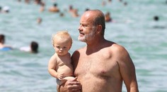 Seriálový Frasier (60) ukázal svoj rozkošný poklad. Je to celý otec