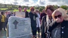 Plač na pohrebe vystriedal smiech. Z truhly sa zrazu ozvalo „pustite ma von!“