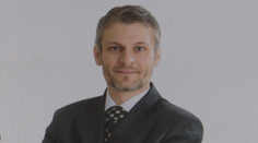 Právnik spájaný s podnikateľom Ivanom Kmotríkom mieri do verejnej funkcie