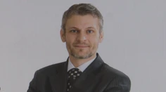 Právnik spájaný s podnikateľom Ivanom Kmotríkom mieri do verejnej funkcie