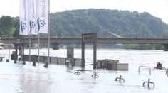 VIDEO: V Rakúsku museli po záplavách presunúť niekoľko volebných miestností