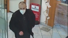 Interpol pátra po mužovi, ktorý v Rakúsku vylúpil banku. Môže pochádzať zo Slovenska