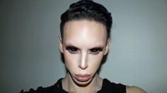 Mladík chce byť bezpohlavným mimozemšťanom. Odstránia mu genitálie