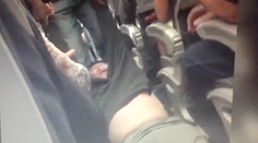 Cestujúceho surovo vytiahli z lietadla, aerolínie totiž predali lístky bez garancie miesta