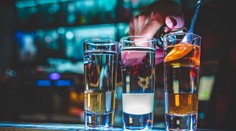 Šokujúce praktiky gréckych barov. Turistom predávajú nedopité nápoje po iných