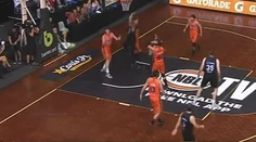 VIDEO: Len pre silné povahy, basketbalistovi vyletelo oko z jamky