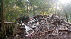 Žene sa po návrate z dovolenky naskytol nepríjemný pohľad. Robotníci jej omylom zdemolovali dom