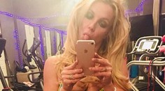 Britney Spears ukázala telo bohyne. Vyšportované brucho a plný dekolt