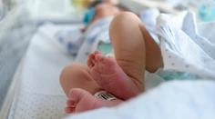 Mesačne tu zomiera vyše sto tehotných žien. V tejto krajine ťažko bojujú aj o životy najmenších