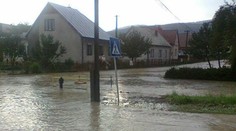 Sneženie a dážď robia prvé problémy. Hasiči sú v pohotovosti