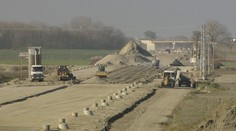 Majitelia stavebných firiem na bratislavskom obchvate márne čakajú na preplatenie faktúr