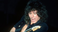 Zomrel zakladajúci člen skupiny Bon Jovi, basgitarista Alec John Such (†70)