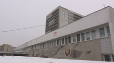 V bratislavskej nemocnici leží už štyri mesiace, rodina si myslí, že zdravotníci starostlivosť o neho zanedbávajú