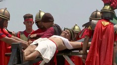 Tento muž sa nechal po 31-krát ukrižovať ako Ježiš