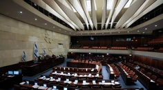 Izraelský parlament odhlasoval svoje rozpustenie. Krajinu čakajú piate voľby za štyri roky