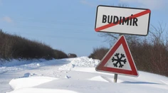SHMÚ varuje pred rannou poľadovicou i závejmi, miestami hrozia povodne
