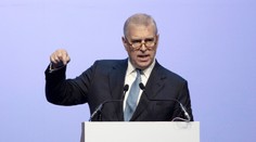 Britský princ Andrew sa vzdal svojich povinností