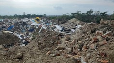 Pracuje pre štát, sám je v hľadáčiku polície. Pred súd sa má postaviť pre nový odpad na nelegálnej skládke