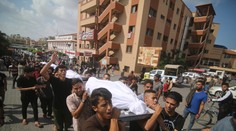 Hamas hlási 70 obetí izraelských útokov v konvojoch utekajúcich z Gazy