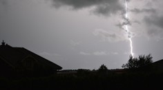 FOTO: Blesky a popadané stromy. Búrky vyčíňali na viacerých miestach Slovenska