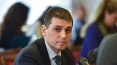 Šéfovi inšpekcie pozastavili výkon funkcie. Musel odovzdať zbraň aj služobný preukaz