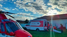 Vážna dopravná nehoda pri Leviciach. Po zrážke auta s cisternou zasahovali leteckí záchranári