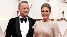 Tom Hanks sa s manželkou po uzdravení už vrátili do Los Angeles