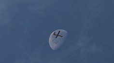 Irán vypálil na Izrael desiatky dronov v troch vlnách. Jeruzalemom sa ozývali výbuchy