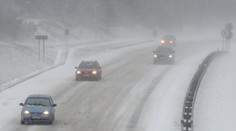 Na východe Slovenska od rána sneží. Hlásia prvé nehody