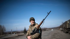 Separatisti začali s odsunom ťažkých zbraní, Kyjev tomu neverí