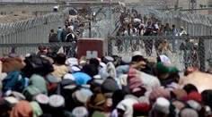 Vyše 60 krajín na čele s USA vyzýva Taliban, aby umožnil ľuďom bezpečný odchod