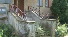 Čo so zchátranou školou? Svidník nemá peniaze na jej obnovu