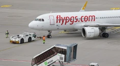 Pasažierka počas letu simulovala pôrod, pri núdzovom pristátí v Barcelone z lietadla vybehli migranti