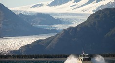 V Kanade sa počas výletu k ľadovcom zrútil do rokliny autobus s turistami