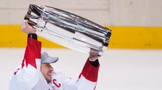 Crosby najlepším hráčom, Marchand top strelcom