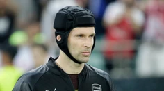 Petr Čech sa vracia do brány. Nie však futbalovej