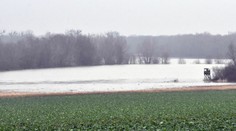 V okrese Michalovce hrozí povodeň. V pondelok zasiahne územie Slovenska víchrica