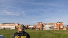 Česko si nevydýchlo ani v piatok. Stovky škôl museli evakuovať pre vyhrážky