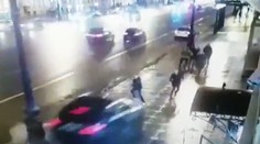 Desivá nehoda v Rusku: Vodič vpálil do davu ľudí, dvoch zabil