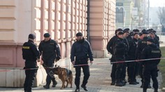 Poplach v Česku: Anonym žiada výkupné a vyhráža sa streľbou na univerzitách, polícia zasahuje po celej krajine