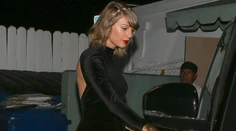 To sú nohy! Taylor Swift by mala mini nosiť vždy