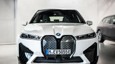 VIDEO: BMW predstavilo SUV, ktoré dokáže meniť farbu laku. Stačí stisnúť tlačidlo