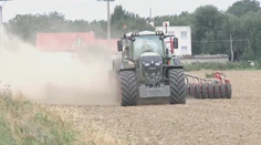 Hnojenie polí spôsobuje neznesiteľný zápach. Poľnohospodári tvrdia, že inak to nejde