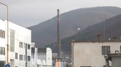 Po roku odstrelili v Dubnici nad Váhom ďalší komín. Stál v areáli závodu na výrobu munície