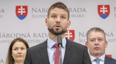 Opozícia burcuje ľudí do ulíc. Pred Úradom vlády SR chystá protest