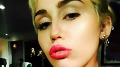 Miley Cyrus chcela byť zvodná. Vyšla z toho ako lacná...