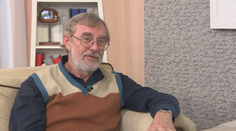 Dôchodca, ktorý poľuje na extrémistov: Vyhrážajú sa mi zabitím, ale mňa nezastavia