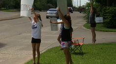 Gesto, aké sa len tak nevidí. Takto pomáhajú pozostalým obetiam v Dallase